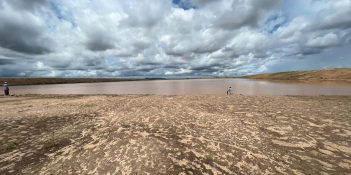 The Irresteno Dam, a monumental water reservoir spanning the border of Mandera and Wajir North, stands as a lifeline in Kenya’s arid north